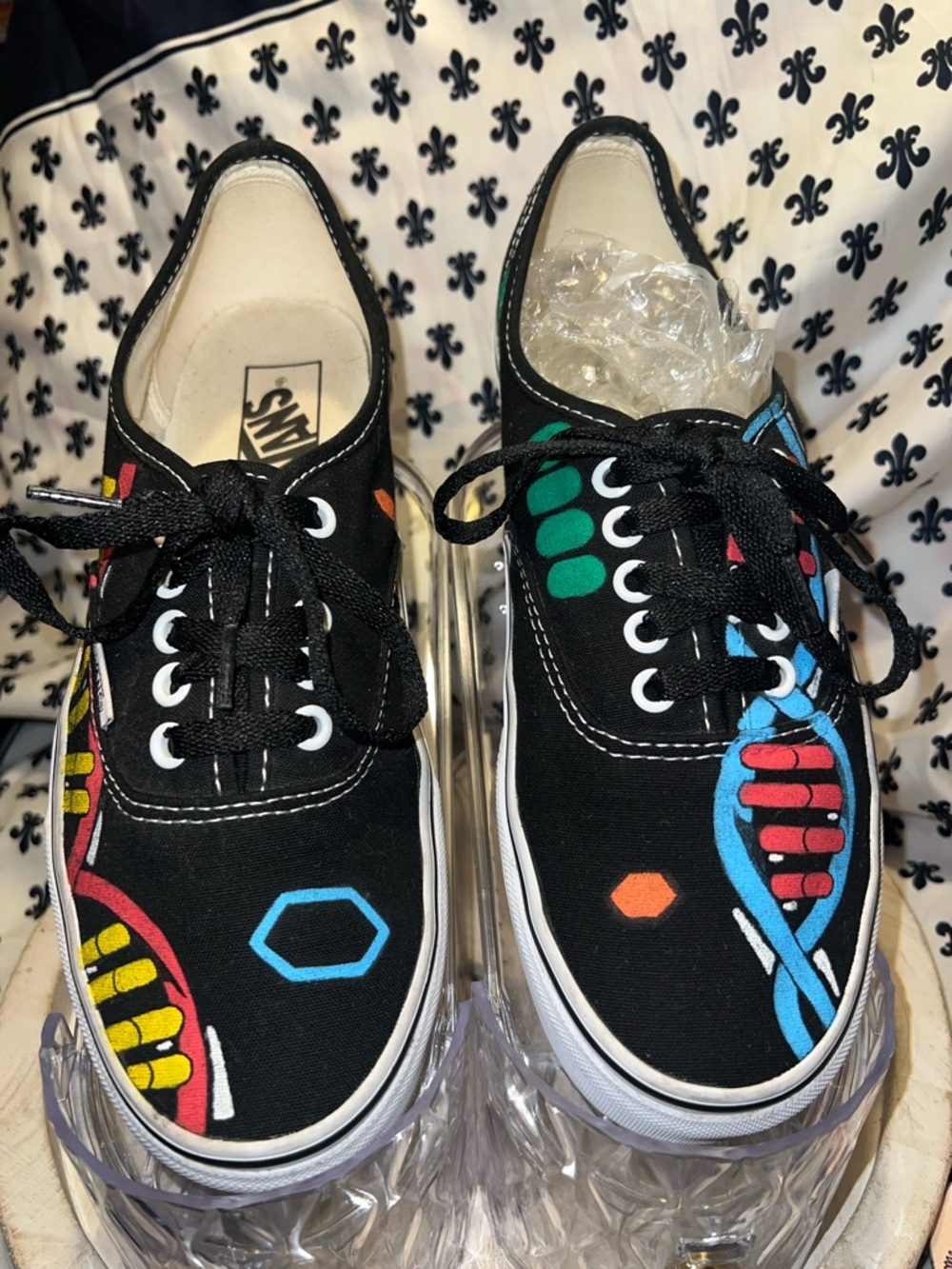 Vans men’s 7.5 women’s 9.0black Canvas Sneakers with Multicolor DNA Graphic
